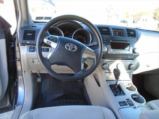 used 2011 Toyota Highlander car, priced at $9,995