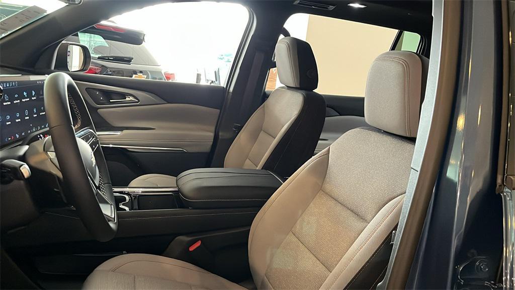 new 2026 Chevrolet Traverse car, priced at $45,195