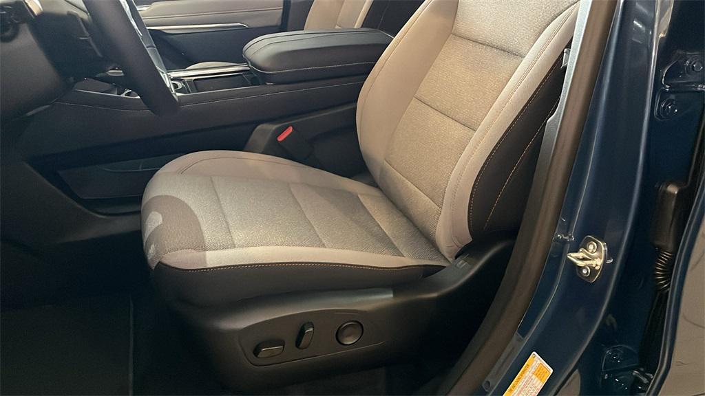 new 2026 Chevrolet Traverse car, priced at $45,195