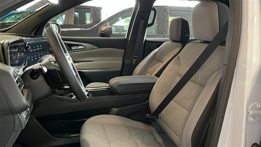 new 2026 Chevrolet Traverse car, priced at $46,190