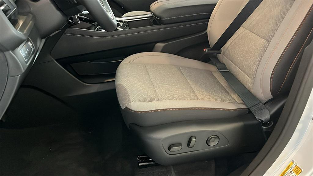 new 2026 Chevrolet Traverse car, priced at $46,190