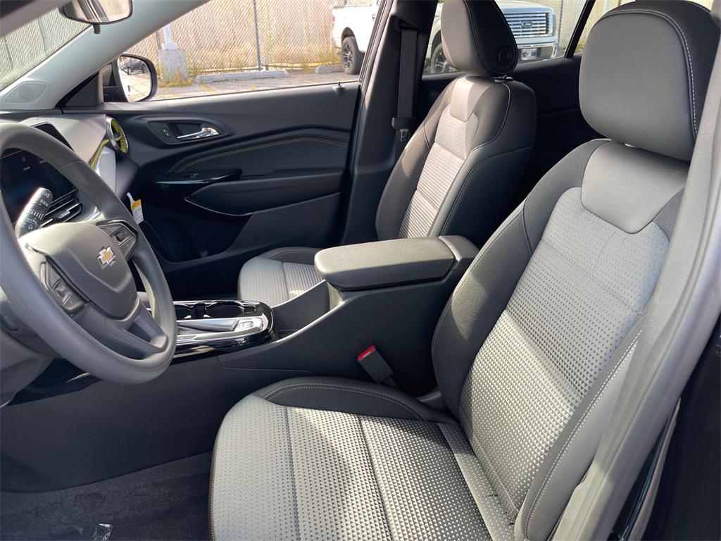 new 2025 Chevrolet Trax car, priced at $23,500