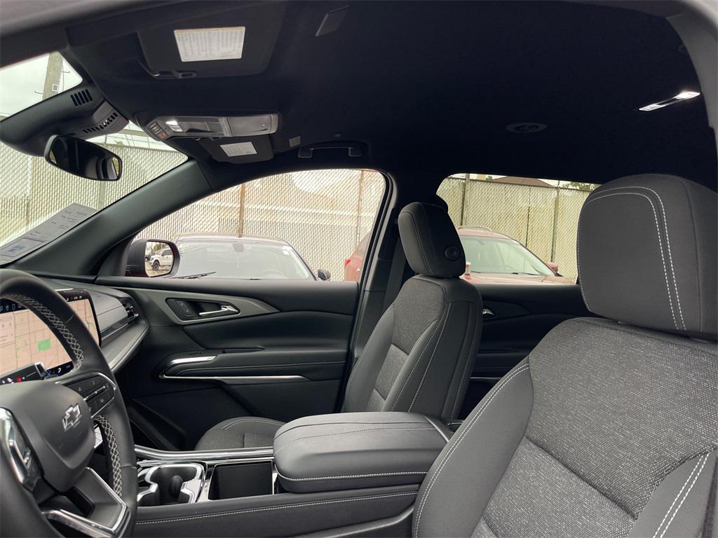 new 2025 Chevrolet Traverse car, priced at $43,500