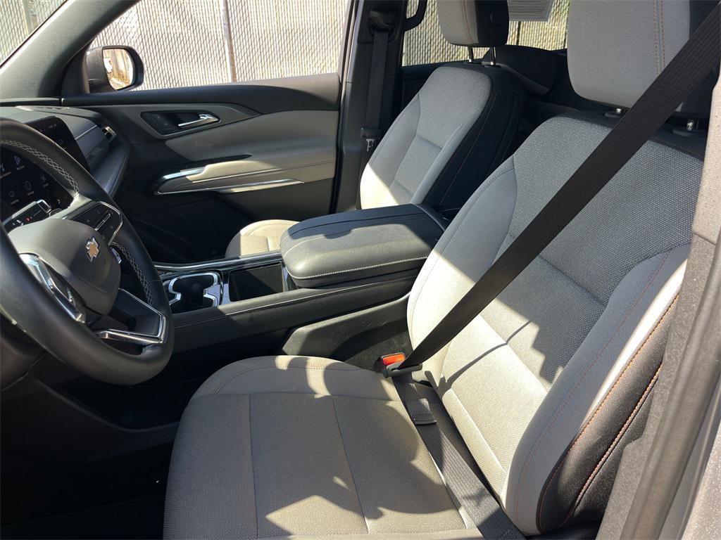 used 2025 Chevrolet Traverse car, priced at $35,000