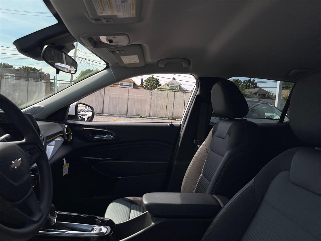 new 2025 Chevrolet Trax car, priced at $24,095