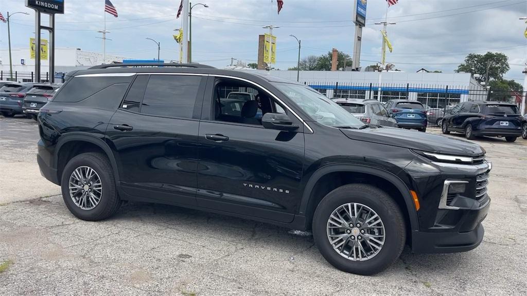 used 2025 Chevrolet Traverse car, priced at $34,254