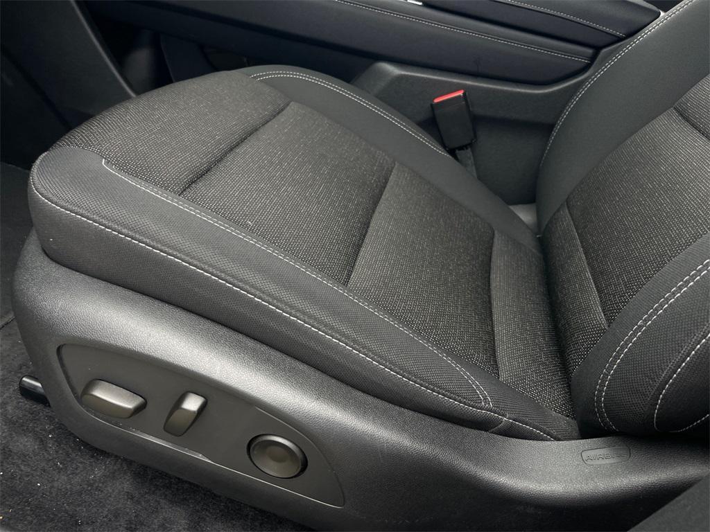 used 2025 Chevrolet Traverse car, priced at $34,254