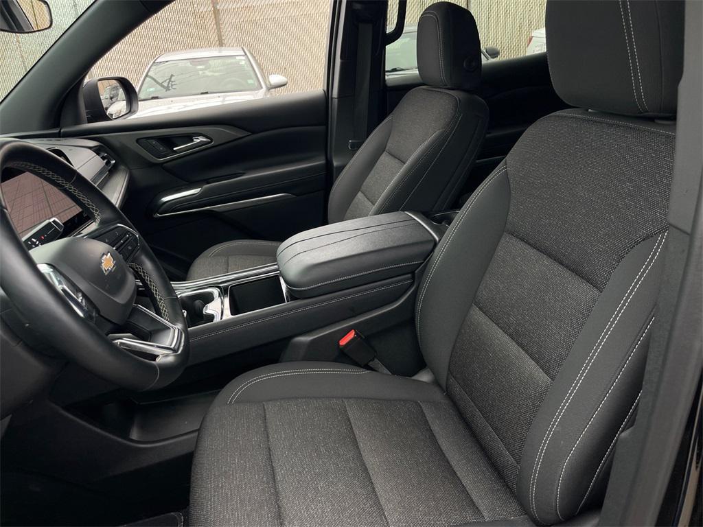 used 2025 Chevrolet Traverse car, priced at $34,254