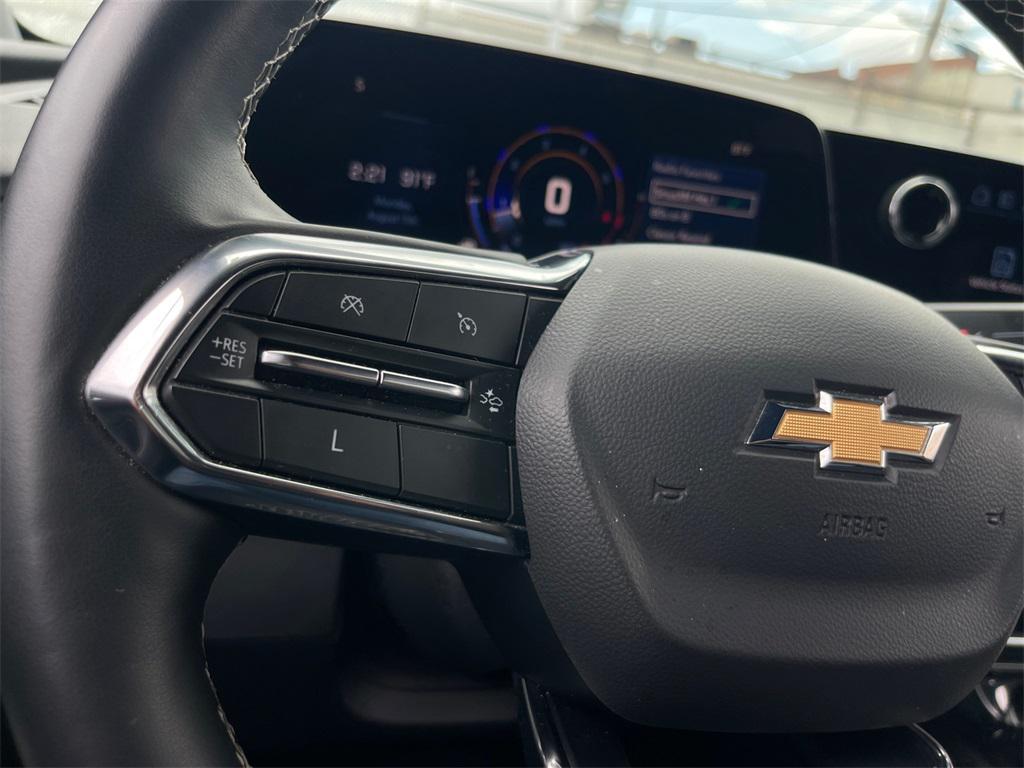 used 2025 Chevrolet Traverse car, priced at $34,254