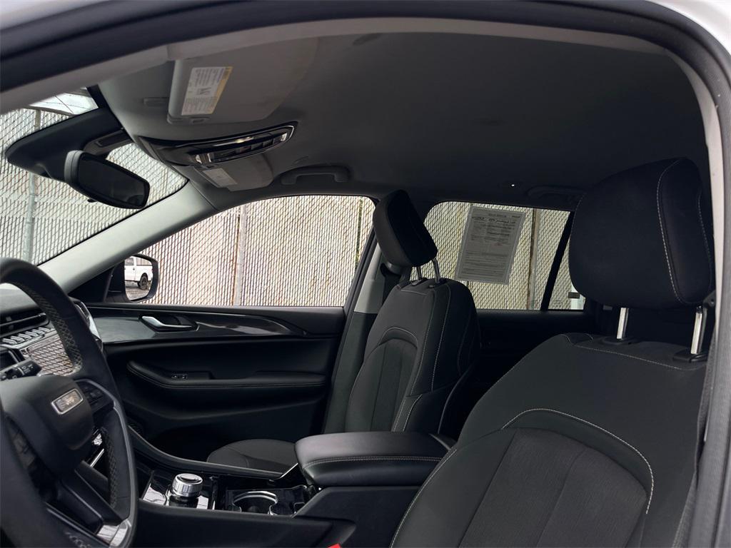 used 2023 Jeep Grand Cherokee car