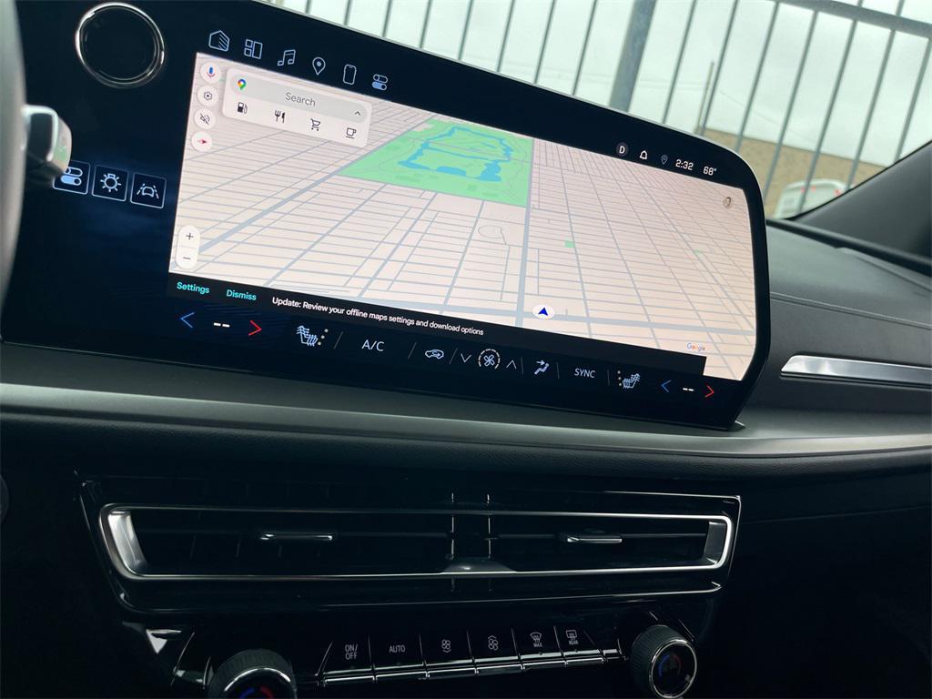 used 2025 Chevrolet Traverse car, priced at $35,900