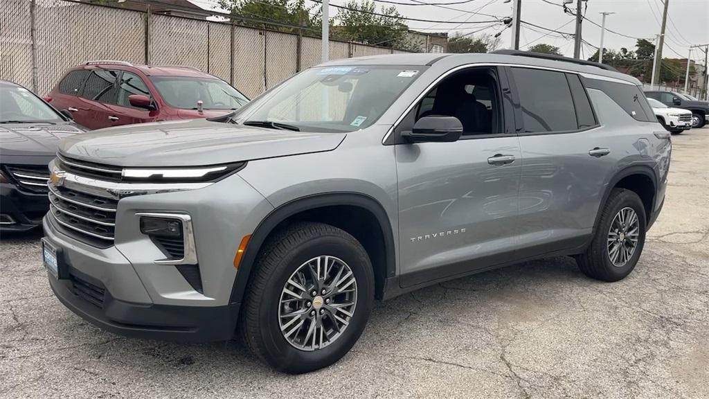 used 2025 Chevrolet Traverse car, priced at $35,900
