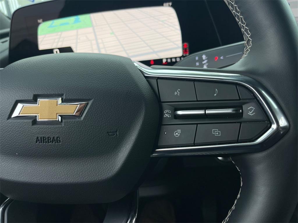 used 2025 Chevrolet Traverse car, priced at $35,900