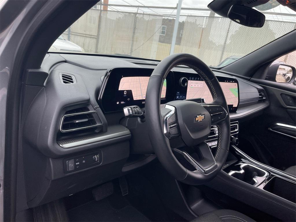 used 2025 Chevrolet Traverse car, priced at $35,900