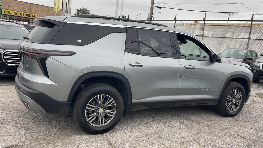 used 2025 Chevrolet Traverse car, priced at $35,900