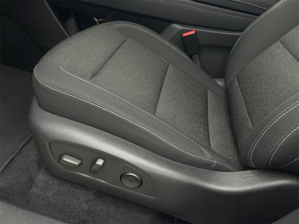 used 2025 Chevrolet Traverse car, priced at $35,900