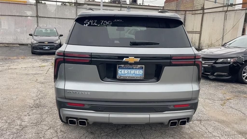 used 2025 Chevrolet Traverse car, priced at $35,900