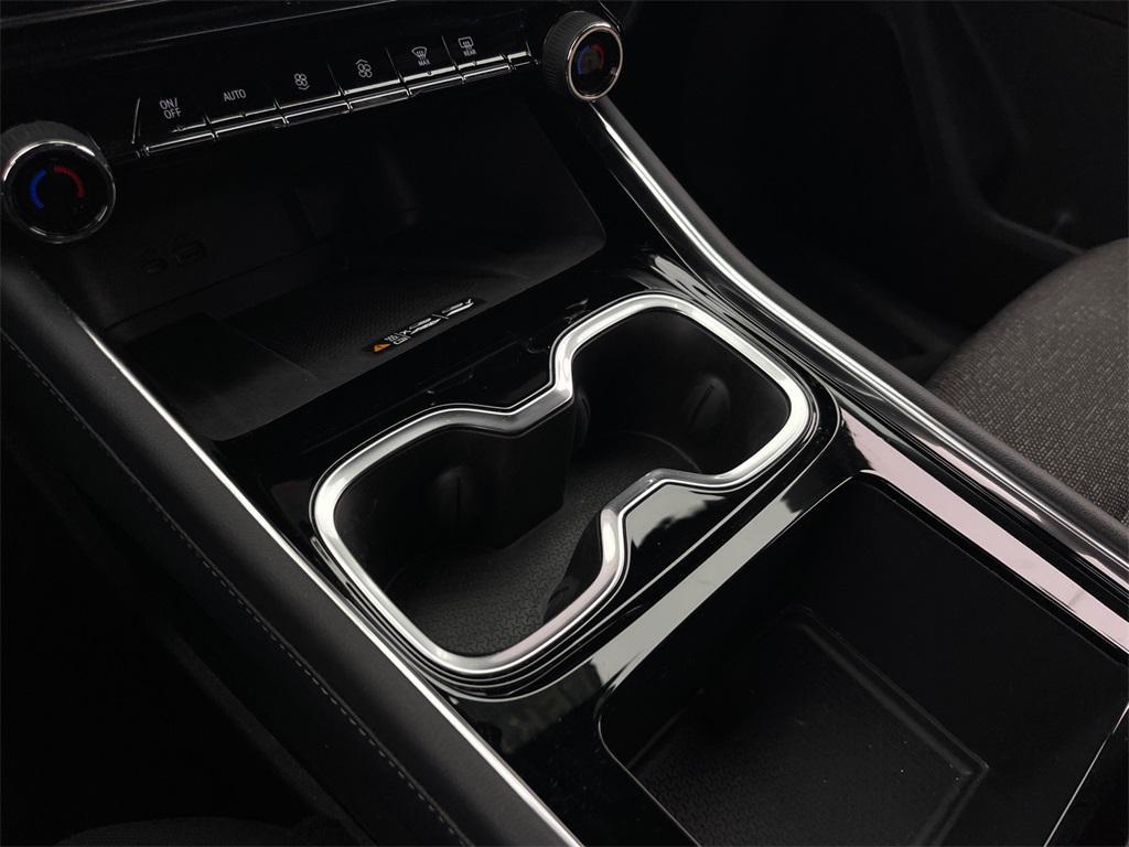 used 2025 Chevrolet Traverse car, priced at $35,900