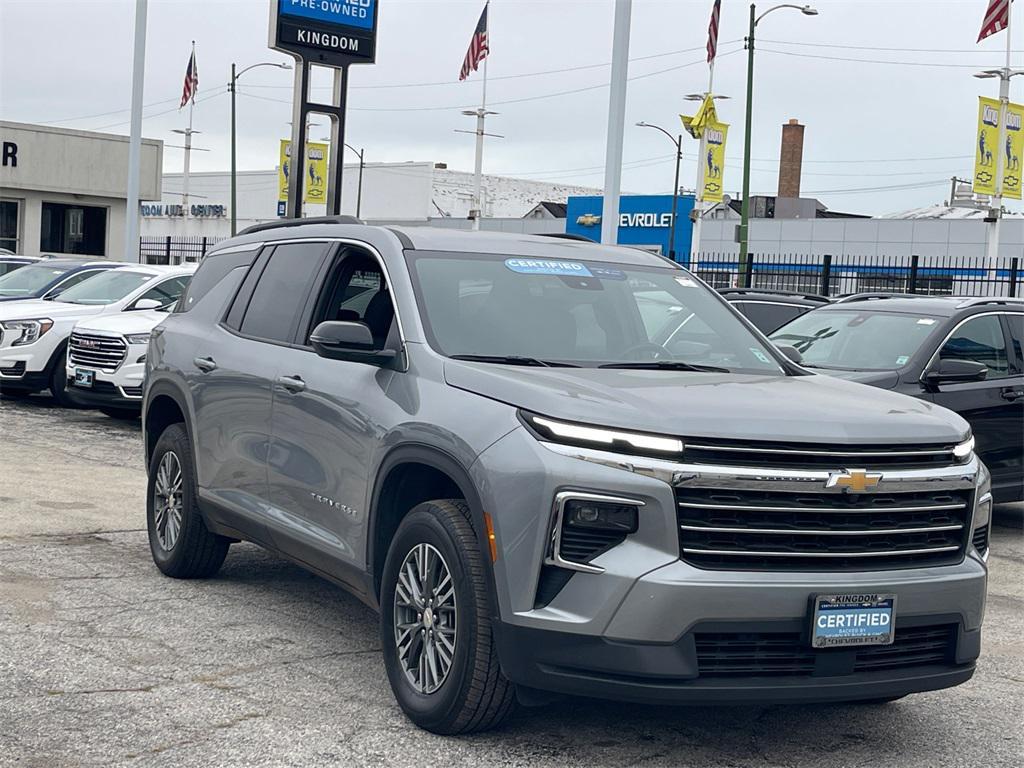 used 2025 Chevrolet Traverse car, priced at $35,900