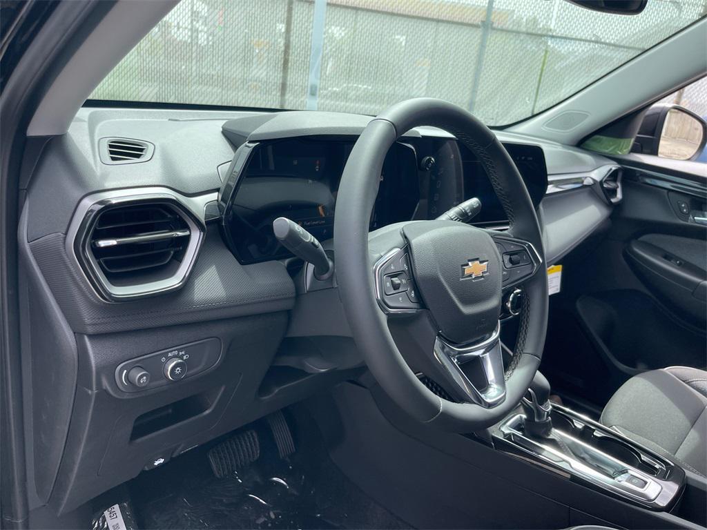 new 2025 Chevrolet TrailBlazer car, priced at $28,475