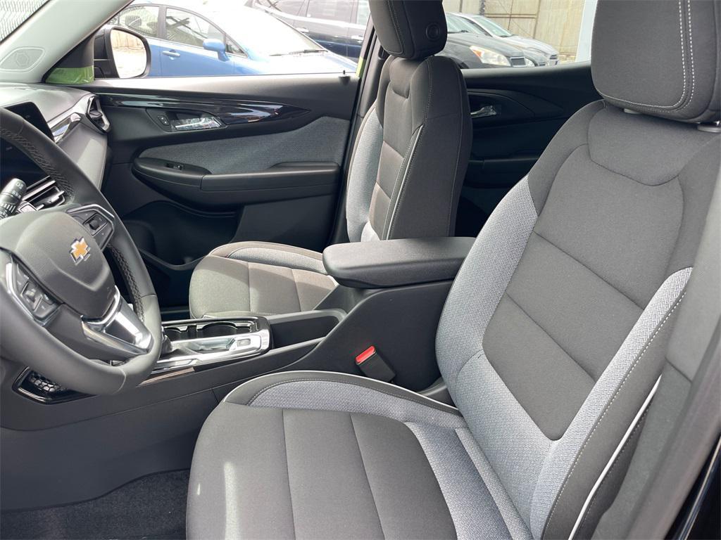 new 2025 Chevrolet TrailBlazer car, priced at $28,475