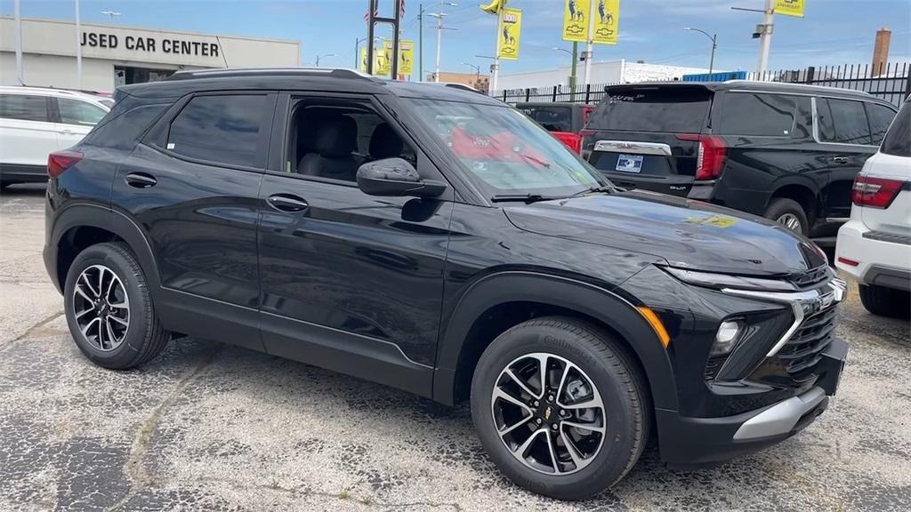 new 2025 Chevrolet TrailBlazer car, priced at $28,475