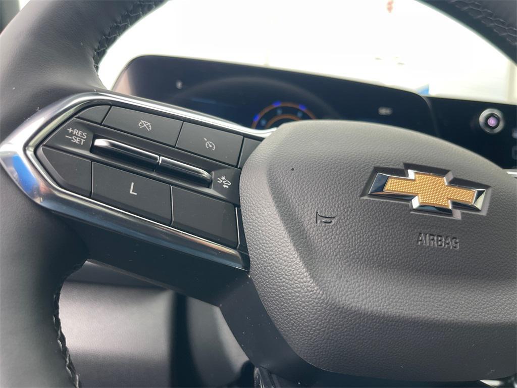 used 2025 Chevrolet Equinox car, priced at $26,000