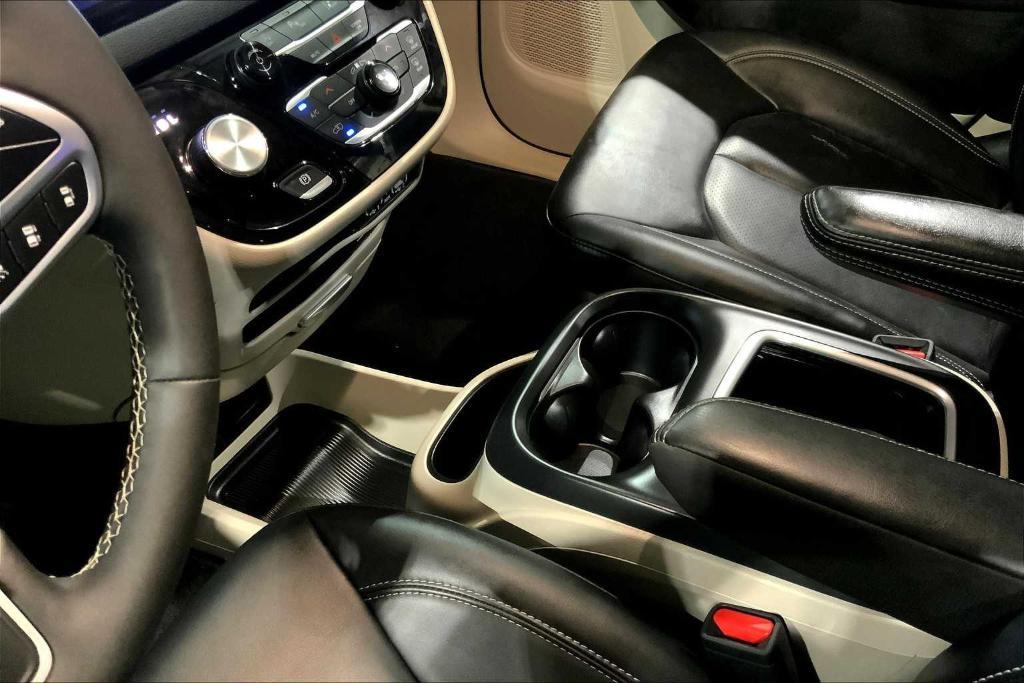 used 2024 Chrysler Pacifica car, priced at $29,771