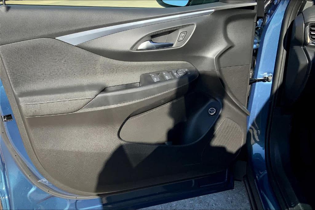 new 2025 Buick Envista car, priced at $25,880