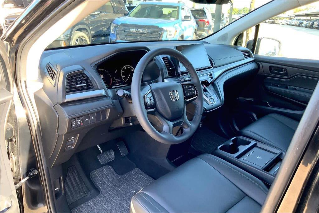 used 2025 Honda Odyssey car, priced at $40,046