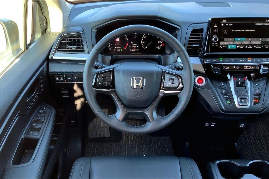 used 2025 Honda Odyssey car, priced at $40,046