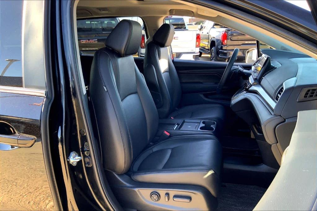 used 2025 Honda Odyssey car, priced at $40,046