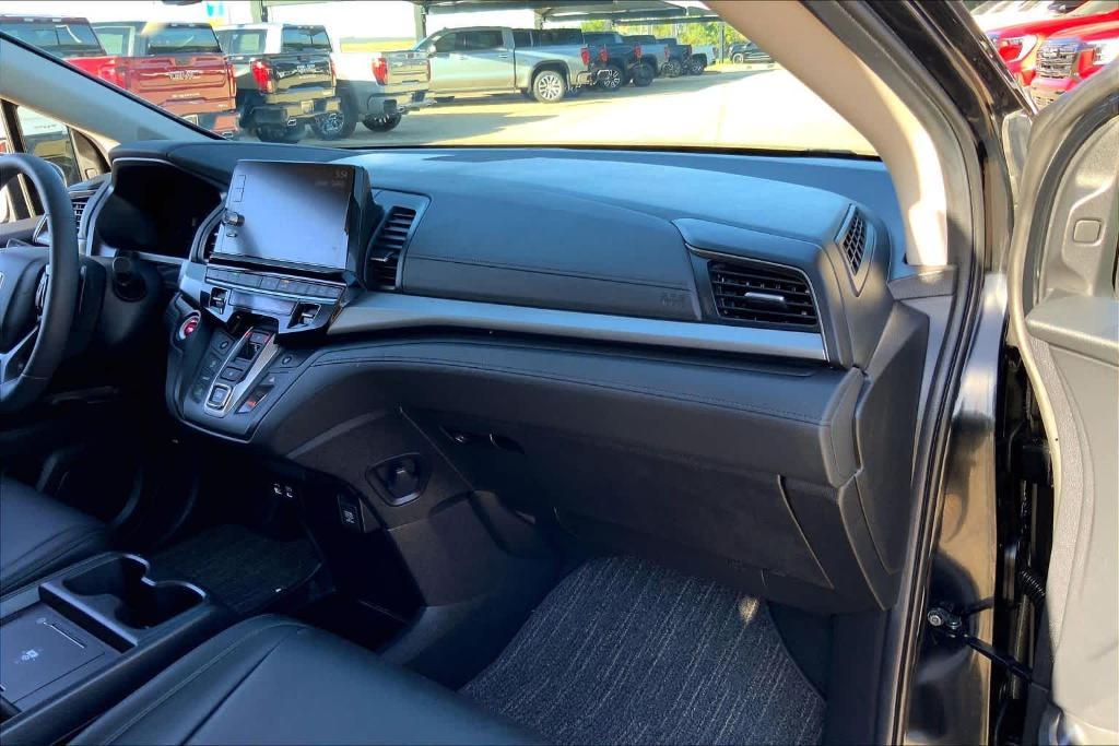 used 2025 Honda Odyssey car, priced at $40,046