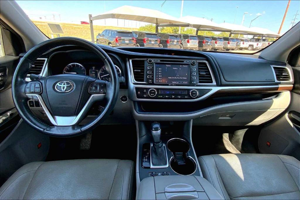 used 2014 Toyota Highlander car, priced at $12,817