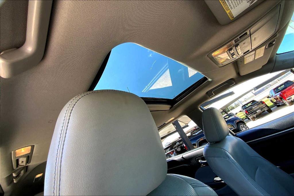 used 2014 Toyota Highlander car, priced at $12,817