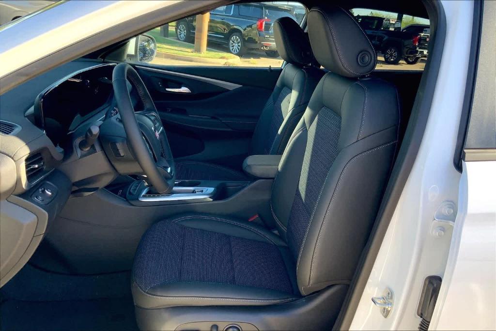 new 2025 Buick Envista car, priced at $25,180