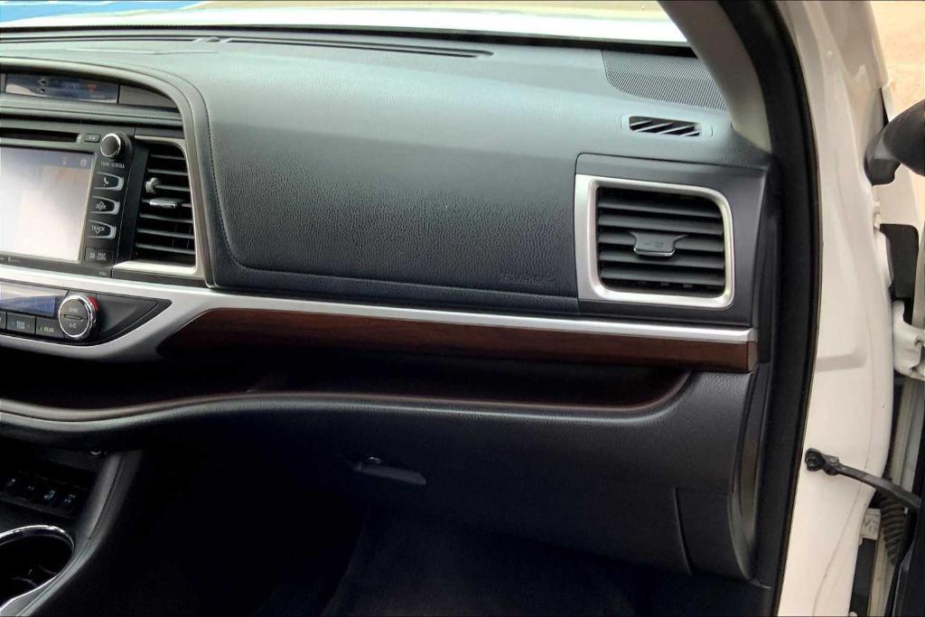 used 2015 Toyota Highlander car, priced at $15,855