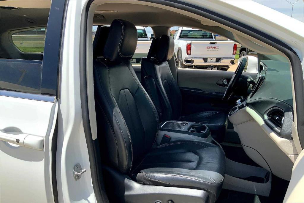 used 2022 Chrysler Pacifica Hybrid car, priced at $20,266