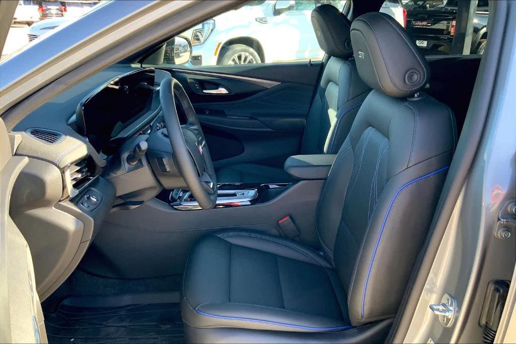 new 2025 Buick Envista car, priced at $28,870