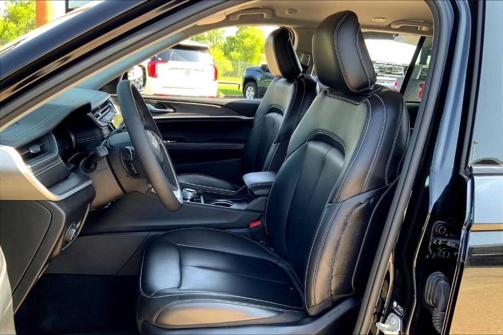 used 2024 Jeep Grand Cherokee car, priced at $40,577