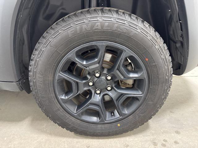 used 2020 Jeep Cherokee car, priced at $17,463