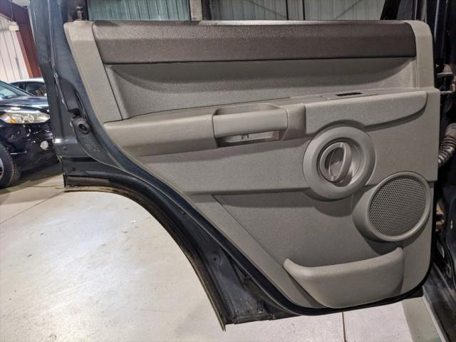 used 2007 Jeep Commander car, priced at $5,450