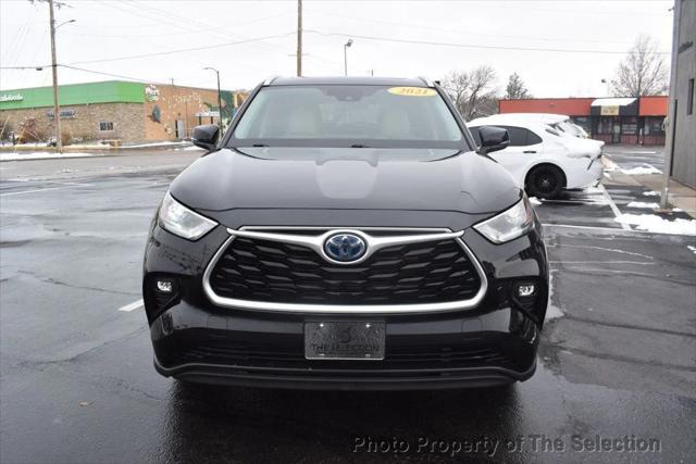 used 2021 Toyota Highlander Hybrid car, priced at $32,900