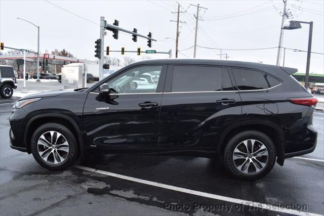 used 2021 Toyota Highlander Hybrid car, priced at $33,400