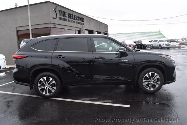 used 2021 Toyota Highlander Hybrid car, priced at $33,400