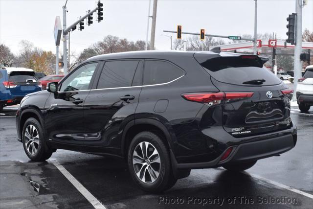 used 2021 Toyota Highlander Hybrid car, priced at $32,900