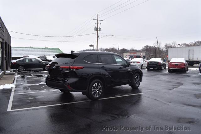 used 2021 Toyota Highlander Hybrid car, priced at $33,400