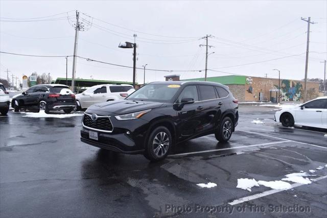 used 2021 Toyota Highlander Hybrid car, priced at $33,400