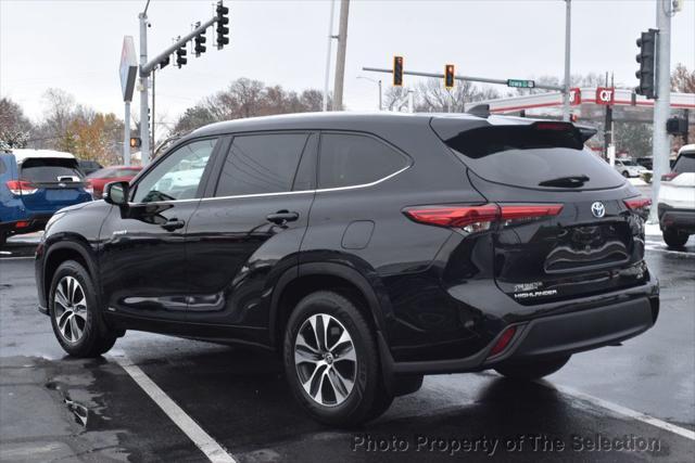 used 2021 Toyota Highlander Hybrid car, priced at $33,400