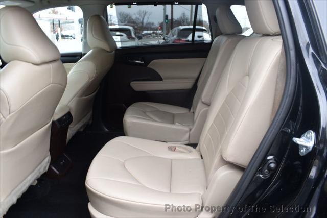 used 2021 Toyota Highlander Hybrid car, priced at $32,900